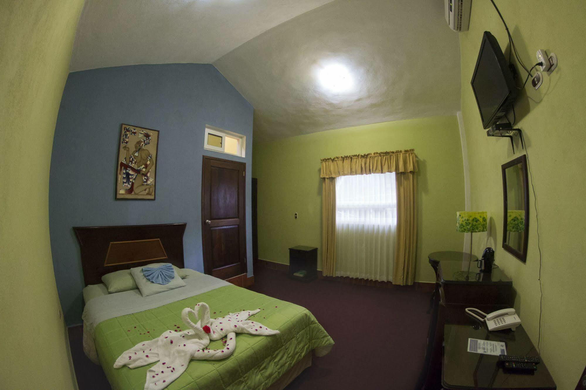 Hotel Ribiera Del Lago Peten Itza San Roman 외부 사진